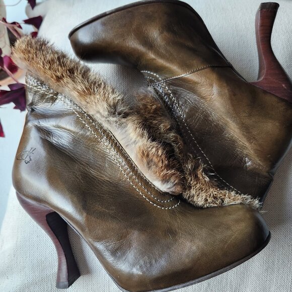 John Fluevog Fox Olive Green Fur Booties - Picture 1 of 15
